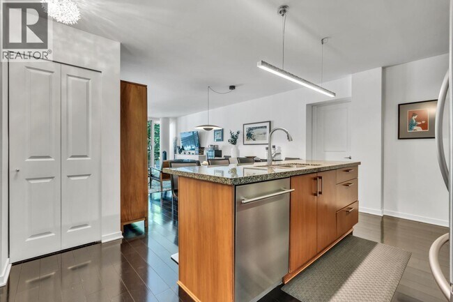 Photo du bâtiment - 1650 W 7th Ave