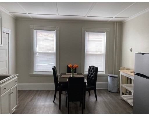 Building Photo - 110 Grovers Ave