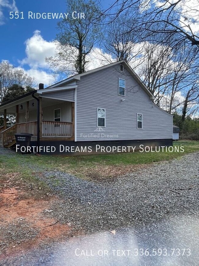 Building Photo - 551 Ridgeway Cir