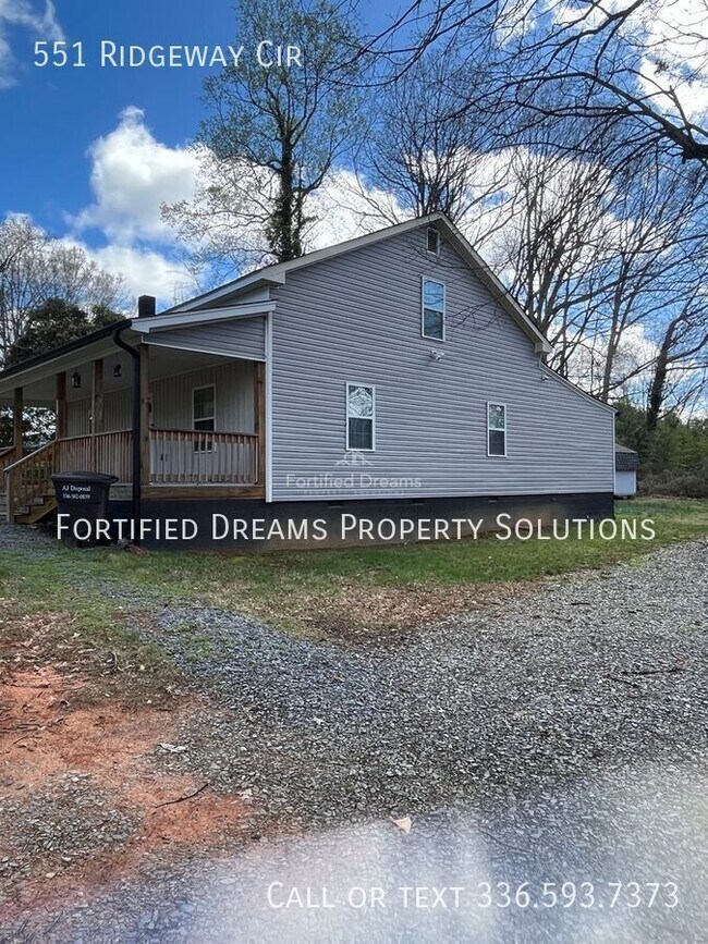 Foto del edificio - 551 Ridgeway Cir
