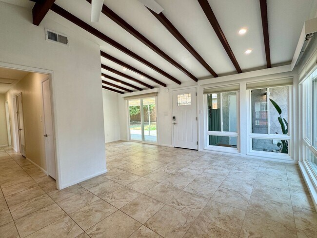 Foto del edificio - Beautiful 3 Bed / 2 Bath Home in La Mesa –...
