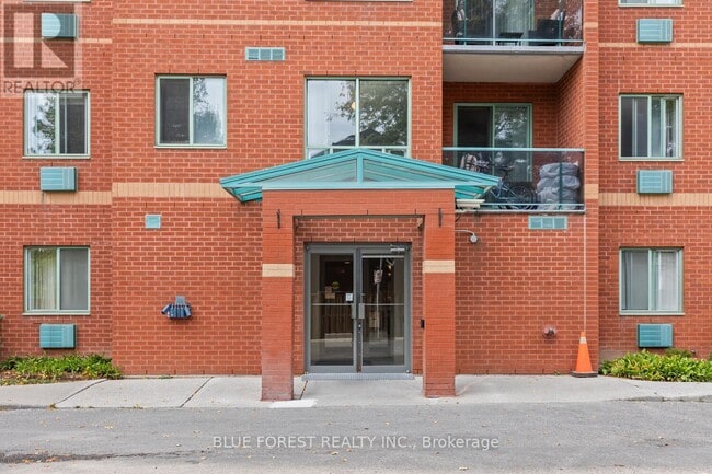 Photo du bâtiment - 76 Base Line Rd W