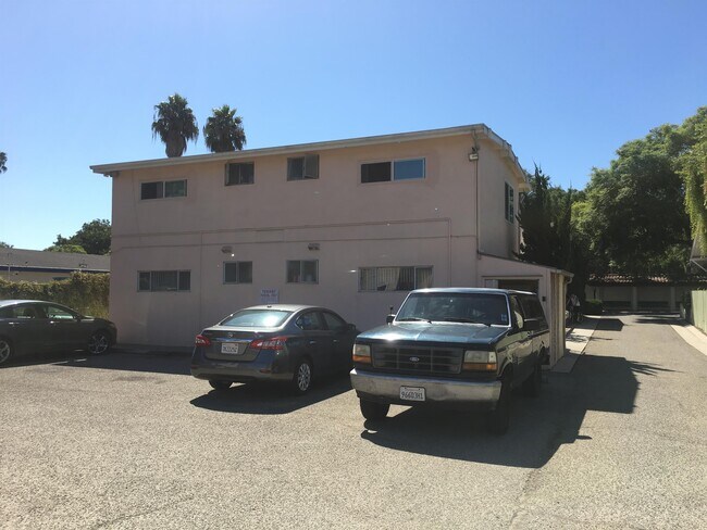 Building Photo - 1016 Castillo St