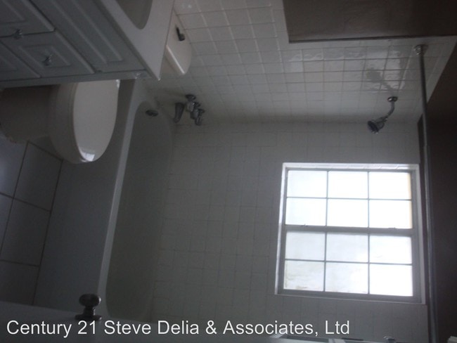 Building Photo - 210 Magnolia St