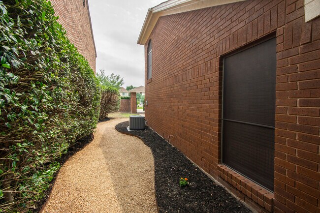 Building Photo - 3809 Denham Way
