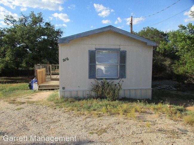 Building Photo - 3 br, 2 bath House - 916 Iroquois Dr