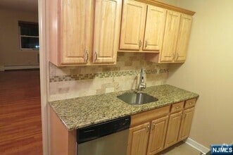 Building Photo - 450 Island