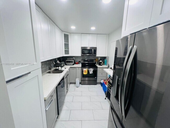 Foto del edificio - 400 Kings Point Dr