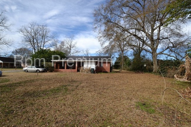 Building Photo - 8946 Island Rd