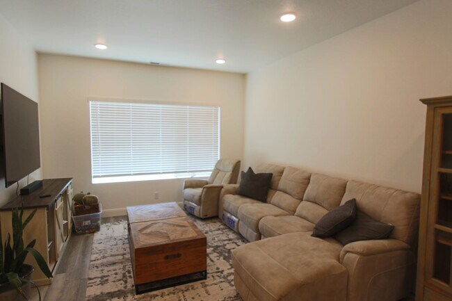 Foto del edificio - DESERT COLOR 3 Bed 2.5 Bath
