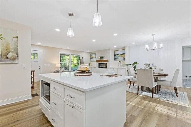 Foto del edificio - Room in House on Bay Leaf Dr SE