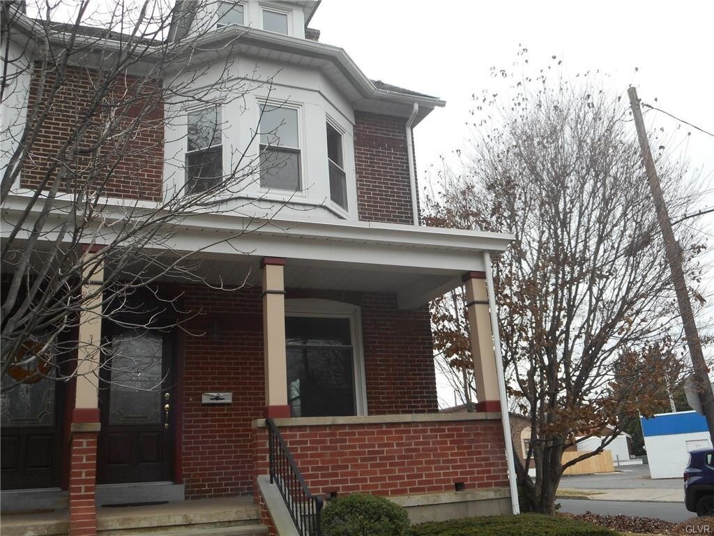 Primary Photo - 1402 Linden St