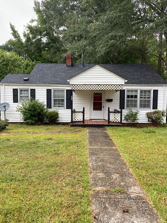 Foto principal - 906 Gold St N