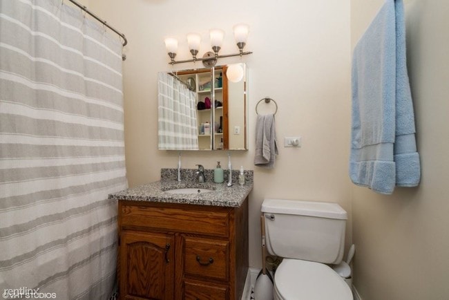 Building Photo - 2 br, 1 bath  - 1339 W Wellington Ave