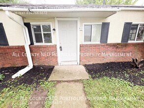 Building Photo - 417 S Hampton Rd