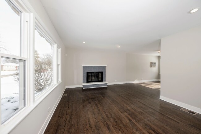 Building Photo - 243 E 169th Pl