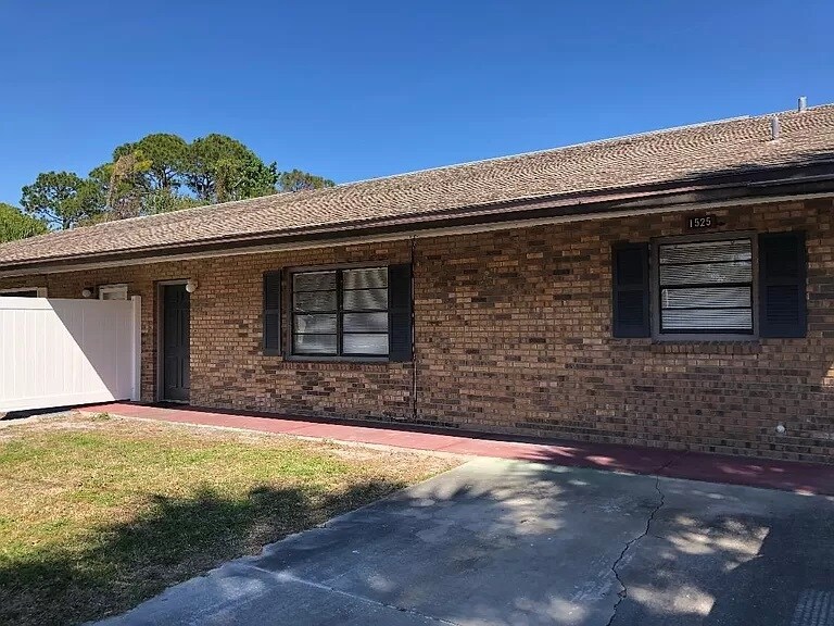 1525 Juniper Dr, Edgewater, FL 32132