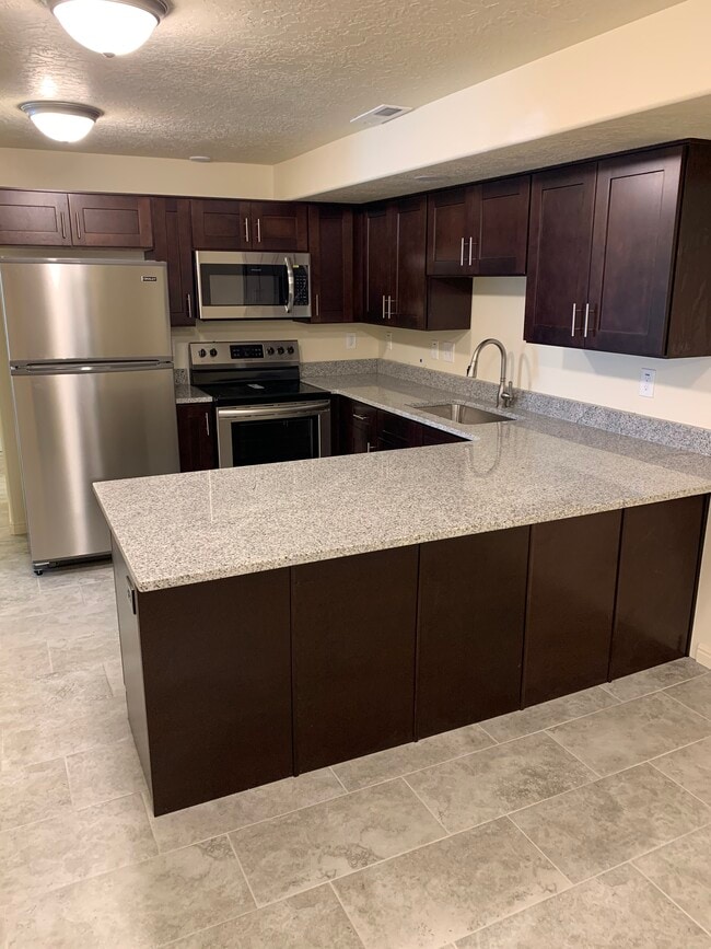 Building Photo - 123 W 7500 S
