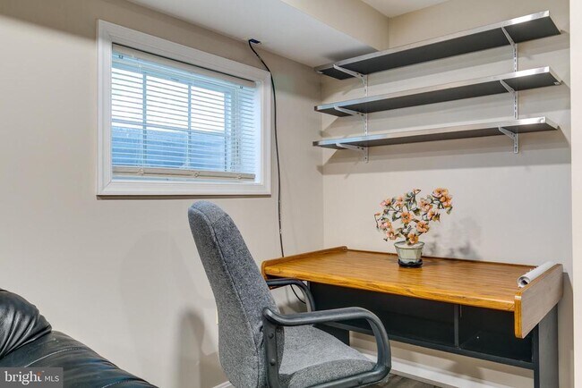 Foto del edificio - 12400 Bennett Rd