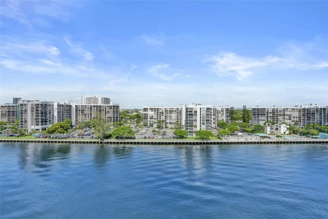 Building Photo - 3000 S Ocean Dr