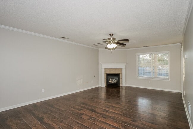 Building Photo - 2351 Mason Dr