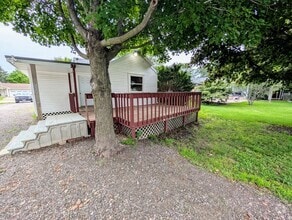 Building Photo - 707 10th Ave