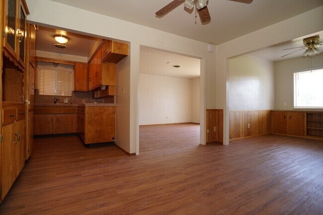 Foto del edificio - Charming 2 bedroom 1 bath in Carmichael!