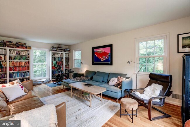 Building Photo - 7525 Cayuga Ave