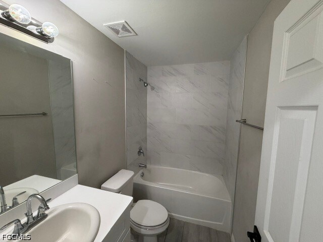 Building Photo - 740 Foxtail St E