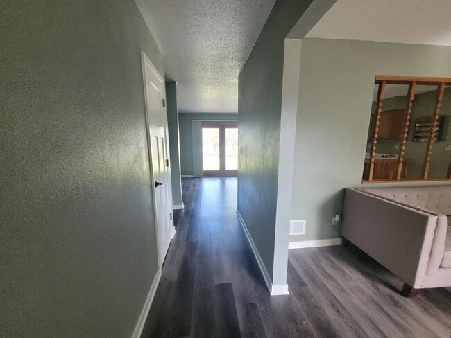 Building Photo - Clive Home on nearly 2 acres!