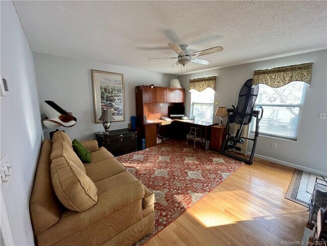Building Photo - 3 Larkspur Ln