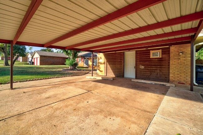 Building Photo - 3 bed 2 bath home!