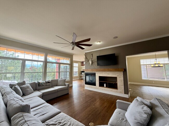 Building Photo - Gorgeous ranch home in Castle Pines!