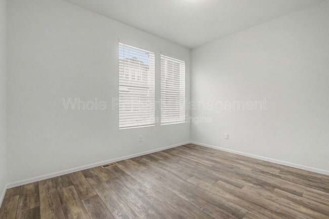 Foto del edificio - 28466 E 6th Pl