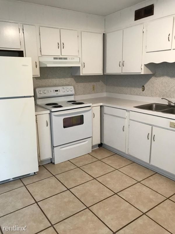 Foto del edificio - 2 br, 1.5 bath Townhome - 201 Cedar St