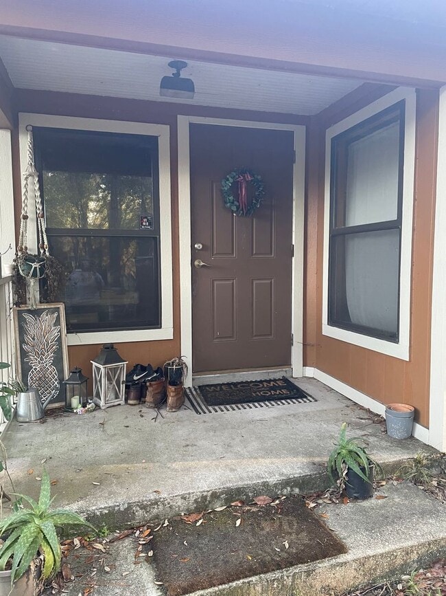 Building Photo - Beautiful 1Bedroom Bungalow next to Lake Hutchinson in Keystone Heights, FL