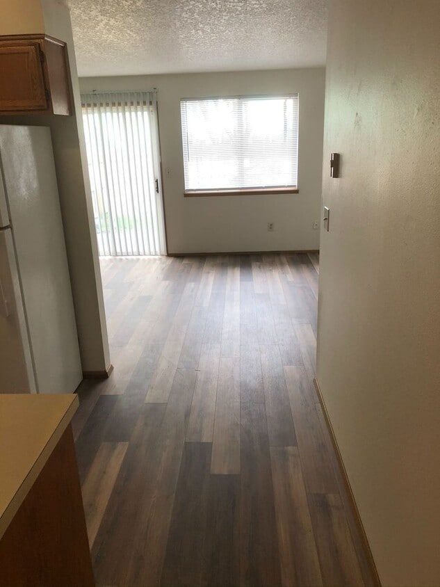 Primary Photo - Nice 3 Bedroom, 1.5 Bath Duplex Near Linfield