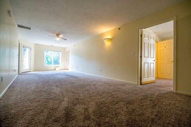 Foto del edificio - 4 bedroom, 4 bath unit overlooking the Mon River - Available 08/05/2026