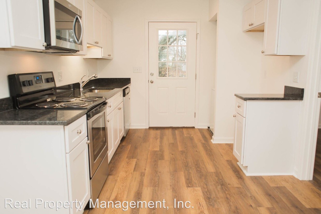 Primary Photo - 326 10th St NW