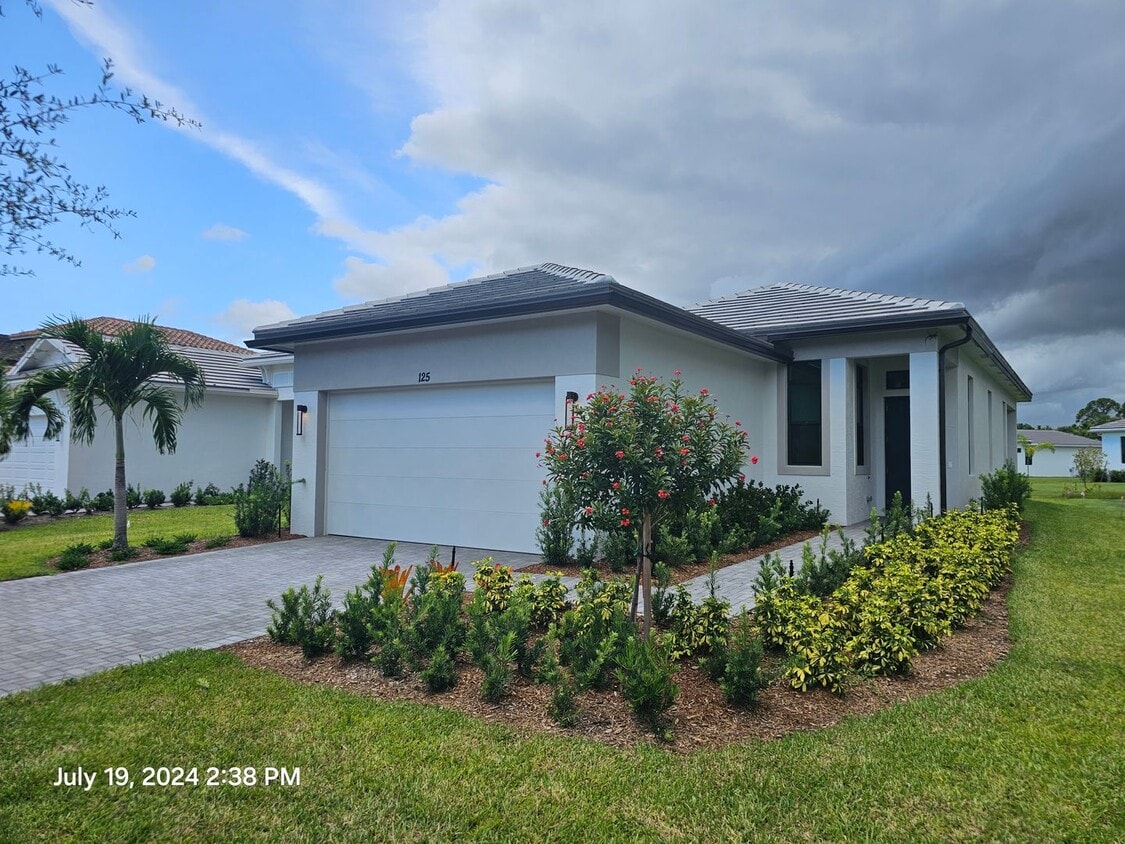 Primary Photo - Discover the epitome of luxury living in t...