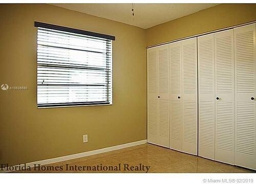 Foto del edificio - 10128 Twin Lakes Dr