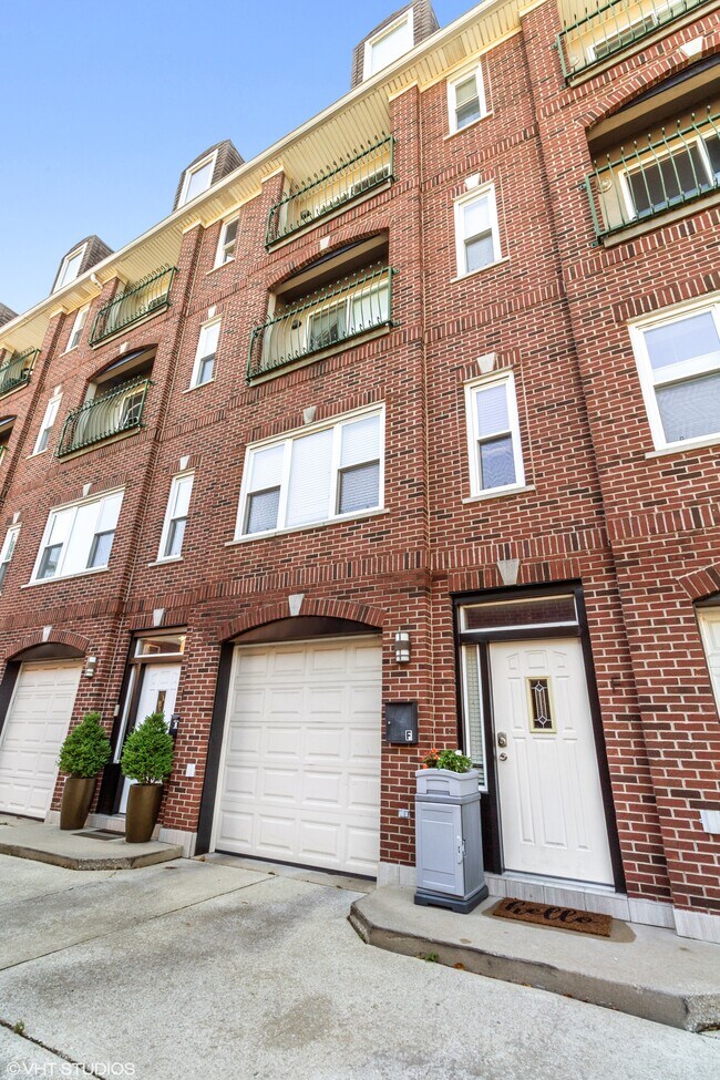 Photo - 4438 N Racine Ave Townhome