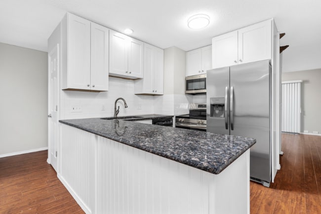Building Photo - 1013 Fairways Dr