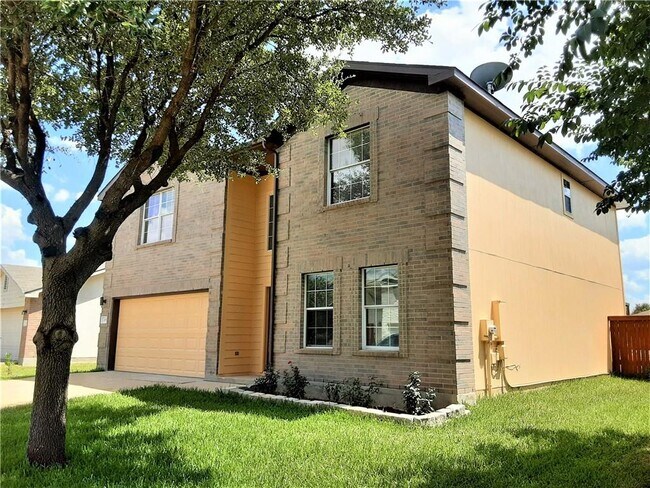Building Photo - 205 Rinehardt St