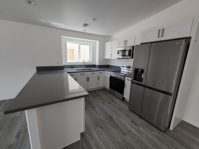 Building Photo - 5121 Valero Ct