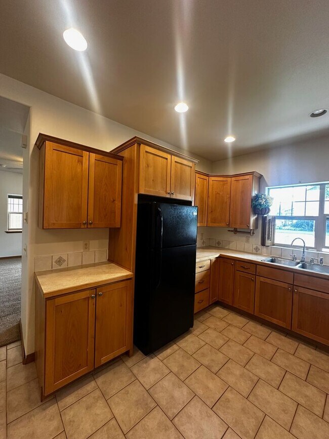 Foto del edificio - Beautiful 4 bedroom Home located in Centra...