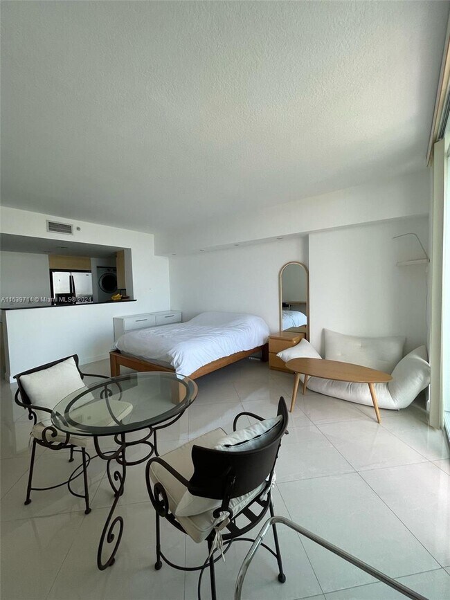 Foto del edificio - 325 S Biscayne Blvd