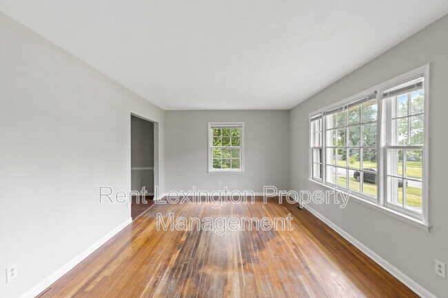 Foto del edificio - 3560 Lansdowne Dr