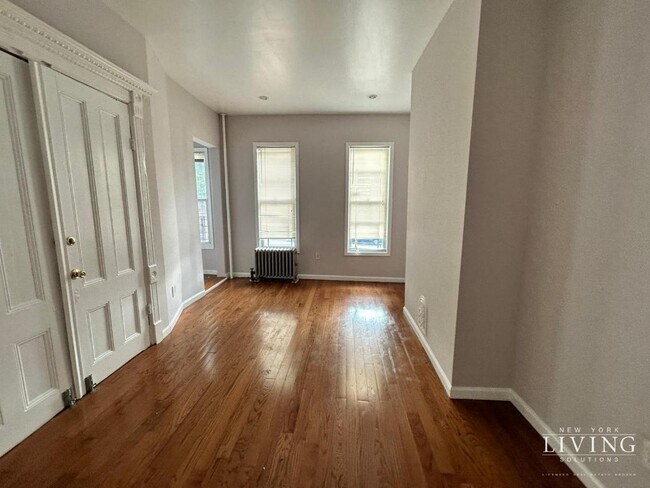Foto del edificio - EAST NEW YORK~NEWLY RENOVATED~HEAT & HOT W...