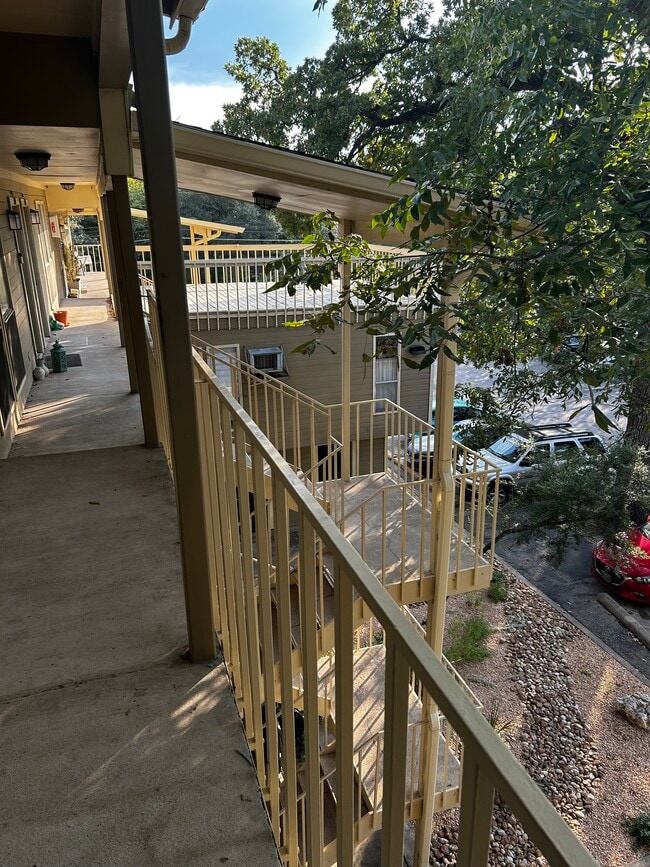 Building Photo - 202 E 45th St